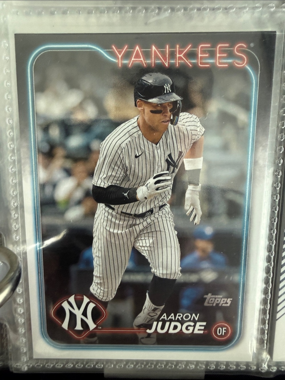 Topps Aaron Judge Yankees Card - White/Black/Blue Accents FLAGSHIP EDITION - Picture 1 of 1
